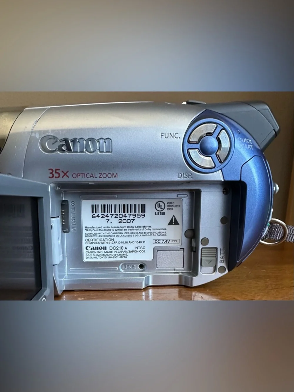 Canon DC210A DVD 35x Optical Zoom 1000x Digital Zoom Video Handycam Camcorder